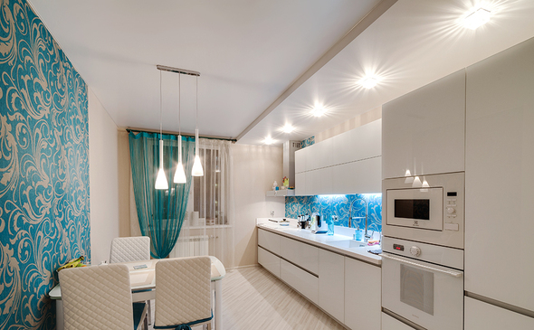 Satynowy sufit napinany w kuchni S = 9,2 m2 Satynowy sufit napinany w kuchni S = 9,2 m2